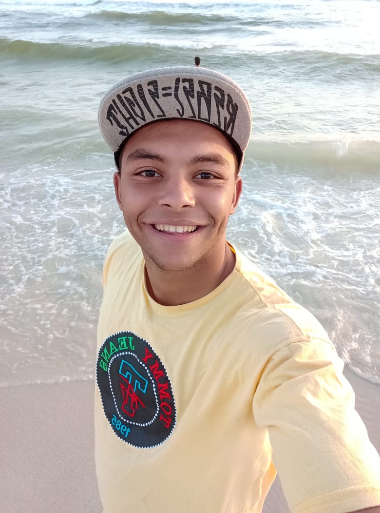 لو عايز تتشهر بجد صدرها لأي حد 😋😋