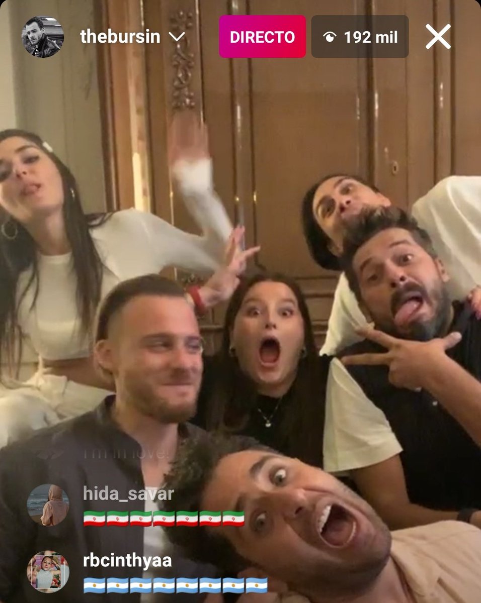 El Fandom le dijo a Kerem: No puedes hacernos esto, con tus directos empezamos este camino, y juntos tenemos que terminarlo.

Y él lo cumplió #sonkezsençalkapımı