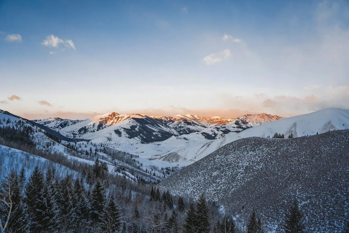 With fall quickly approaching, there is no better time than now to book your winter escape to Sun Valley! Knob Hill Inn is the perfect home base while you explore the spectacular views and variety of winter activities.
 
#visitsunvalley #winterdestinations