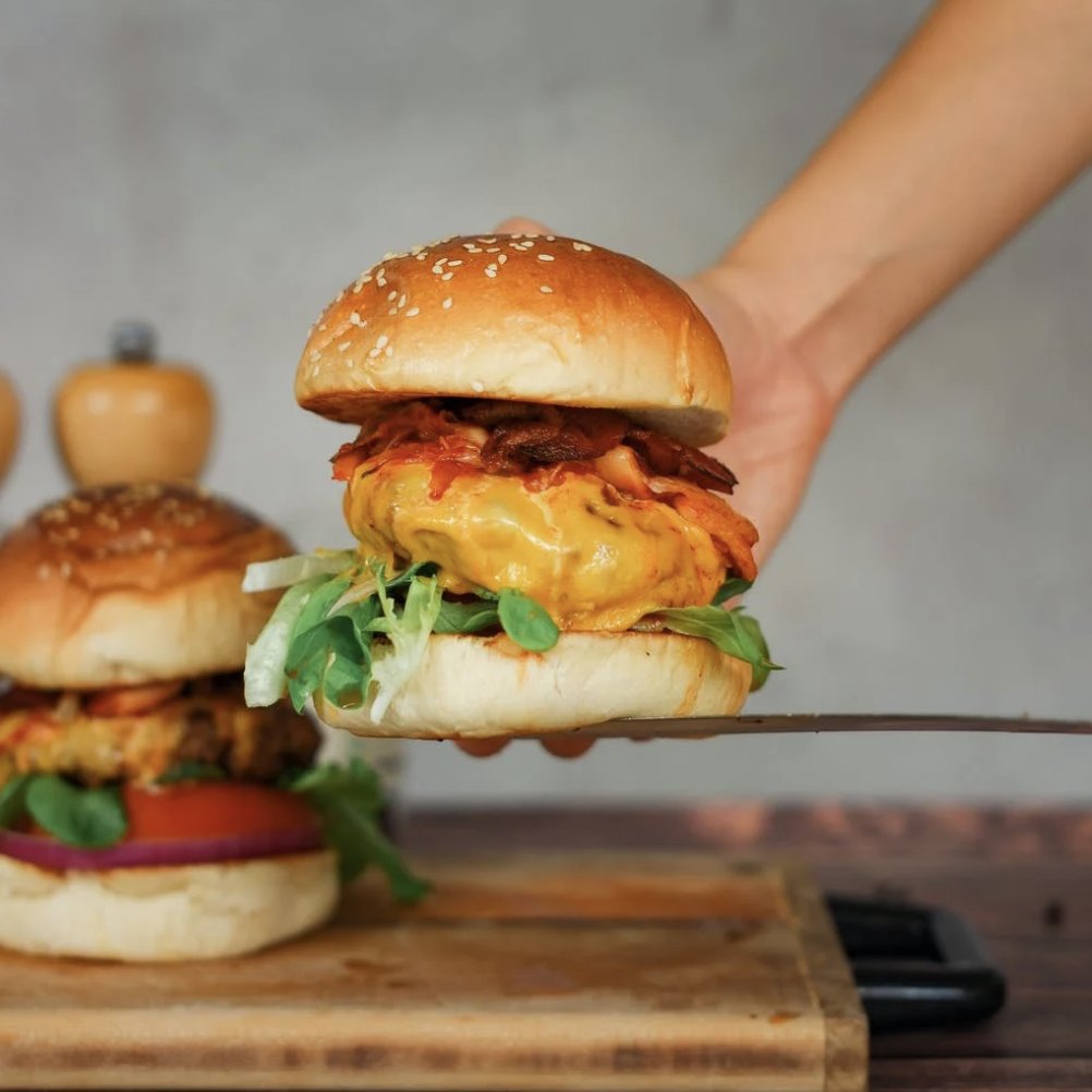 Keep summer going, and check out our list of fabulous burger options to get #GrillInspired with fresh, local beef from #SpraggsMeatShop!

Get the recipes: ow.ly/qg7w30rSLee #YYCFoodie #EatLocal #FoodBlog