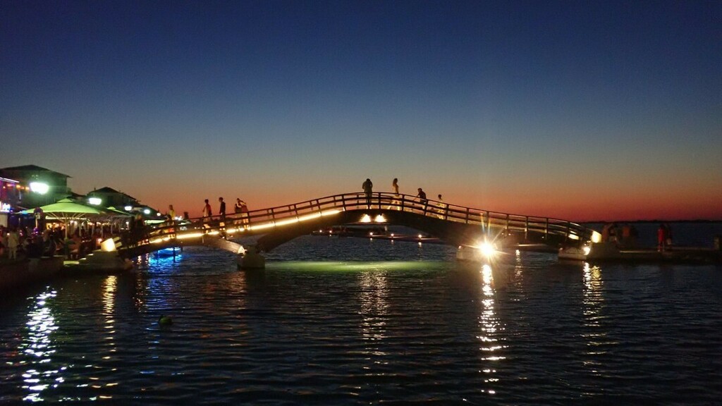 mirela_iepurela's tweet photo. The Wood Bridge of Lefkas in the evening.
.
#lefkadaisland #lefkada #lefkas #levkas #eveningwalk #woodbridge #eveningstroll #eveningwalks #sunsetting #waterway #nicewalk #longwalks #gettinglost #beautifulevening #bridgesofinstagram #bridgephotography #wo… https://t.co/f79WX0wQdT https://t.co/Wa93IDVtDm