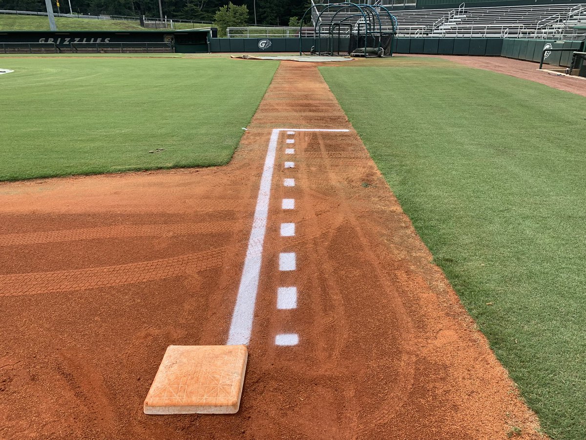 GGC_Baseball's tweet image. BIG day for the offense today!

Laying out our baserunning grids in the dirt as we build the foundation for our plan of attack!

🟢 @ 1B = 6’, 9’, 12’, 15’ &amp;amp; 20’
🟢 @ 2B = 15’ &amp;amp; 21’
🟢 @ 3B = 2” &amp;amp; 15’

Step 1: Have a foundation of where we are at on the field!

#GrizGangGGC