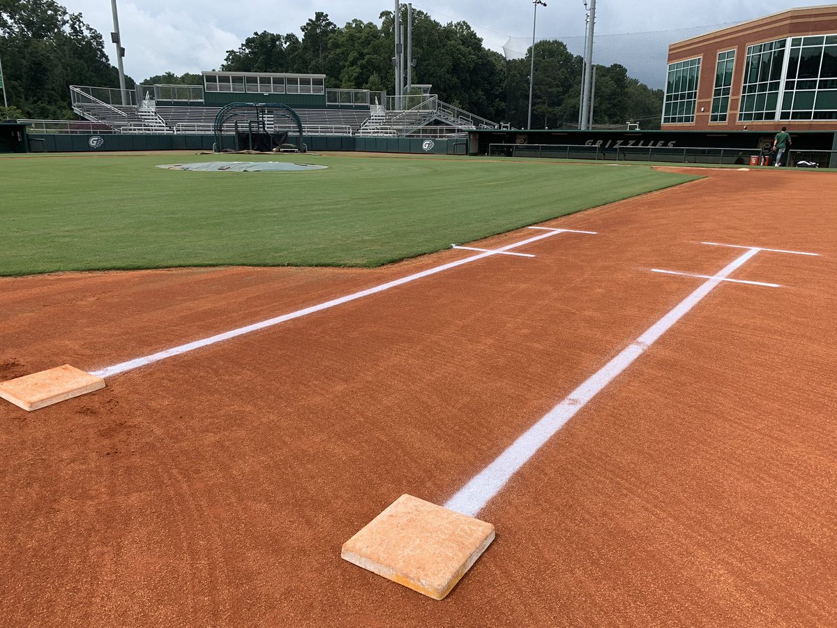GGC_Baseball's tweet image. BIG day for the offense today!

Laying out our baserunning grids in the dirt as we build the foundation for our plan of attack!

🟢 @ 1B = 6’, 9’, 12’, 15’ &amp;amp; 20’
🟢 @ 2B = 15’ &amp;amp; 21’
🟢 @ 3B = 2” &amp;amp; 15’

Step 1: Have a foundation of where we are at on the field!

#GrizGangGGC