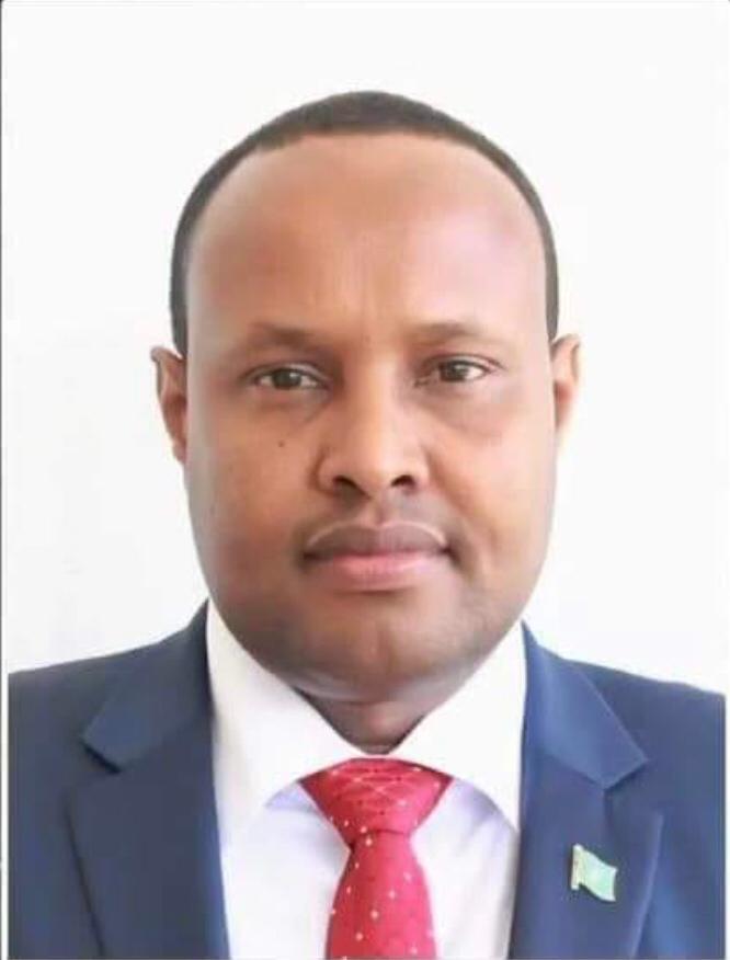 Ra'iisul Wasaaraha XFS Mudane <a href="/MohamedHRoble/">Mohamed Hussein Roble</a> oo tixgelinaya baahida loo qabo dardargelinta howlaha amniga dalka,tayeynta Hay’ddaha aminga &amp; howlaha Baaxadda leh ee horyaalla XFS,waxa uu maanta oo ay taariikhdu tahay 08/09/2021 <a href="/AbdullahiMNOR/">Abdullahi M Nor 🇸🇴</a> u magacaabay Wasiirka Amniga Gudaha.