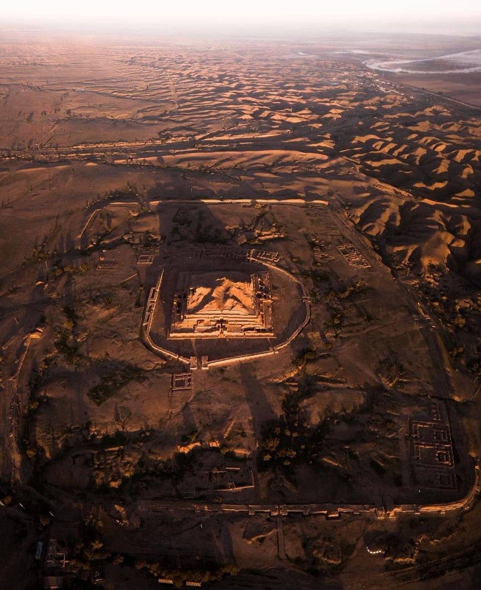 toirantour's tweet photo. ChoghaZanbil Ziggurat: the first #Iranian monument inscribed on the #UNESCO World Heritage List.
The #Choghazanbil Ziggurat is a temple built by the Elamites for their gods.
📍Choghazanbil Ziggurat, Khuzestan, Iran
#Toirantour #Irantravel #Irantourism #mustseeiran #visitiran https://t.co/uHiLxp3KsM