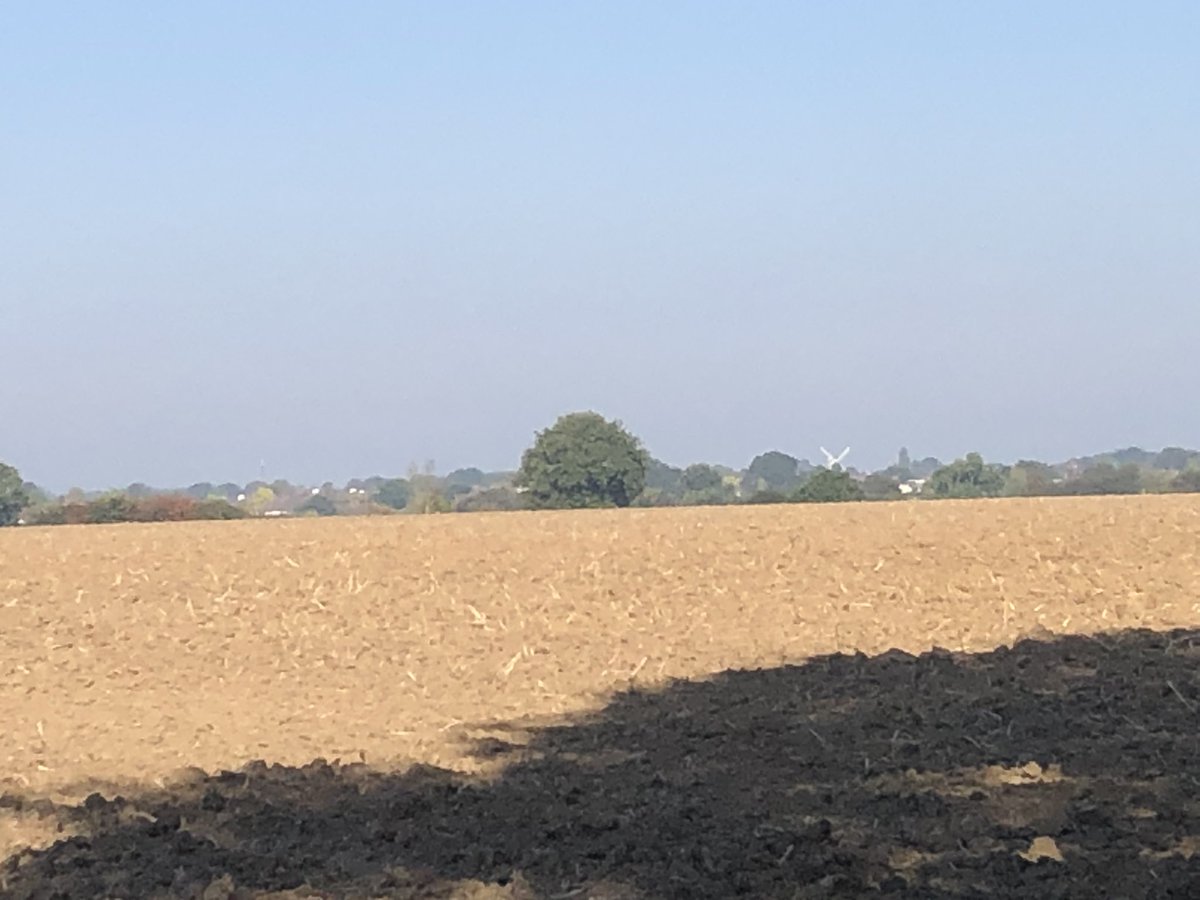 An amazing view from the start of Footpath 229 off Pike lane. You can see the windmill at Upminster the church by Cranham hall and just about see St Andrews church by Hornchurch town centre. This a London Borough, amazing!!!