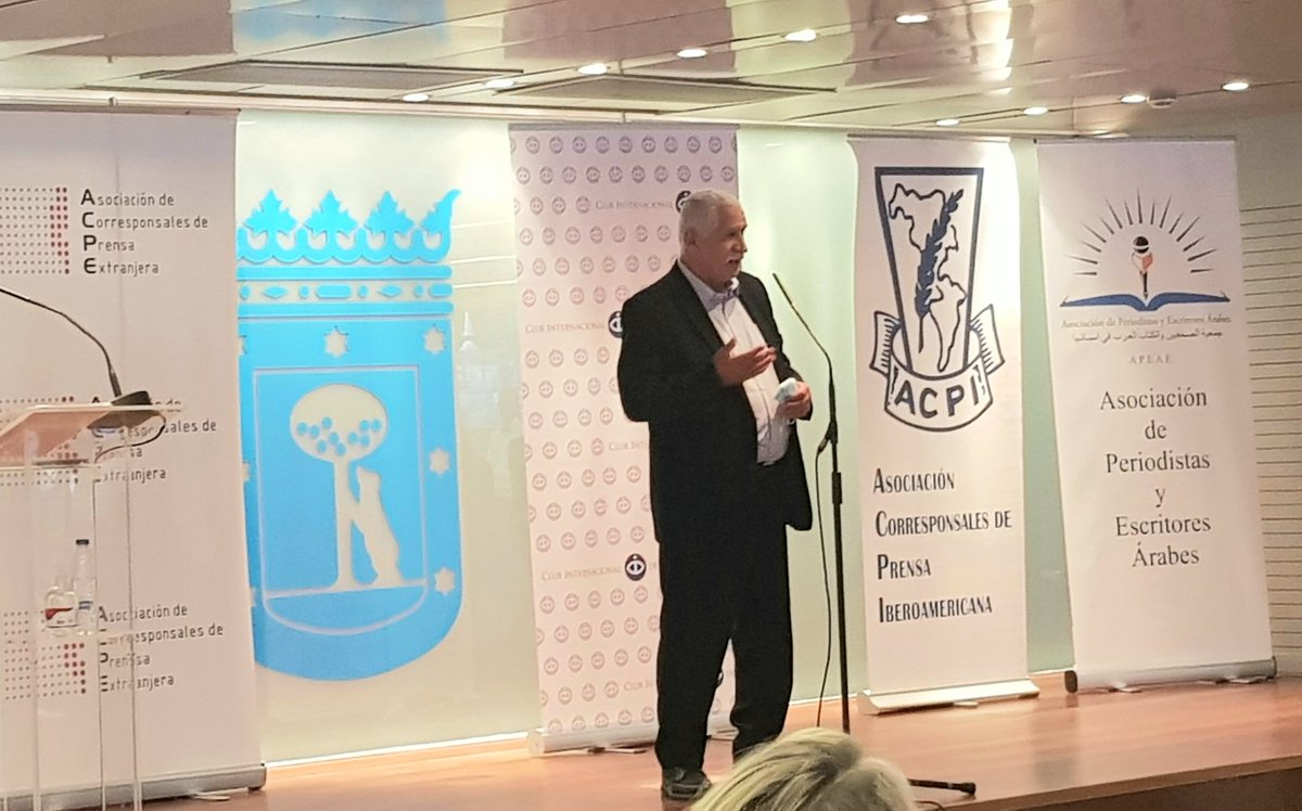 También entrega su galardon anual la Asociación de Periodistas y Escritores Árabes #APEAE a @Virginiapalonso y <a href="/estherrebollo/">Esther Rebollo</a> de <a href="/publico_es/">Público</a>, por su cobertura sobre el conflicto palestino y su defensa de los derechos humanos y la justicia internacional 

#PremiosPeriodismo