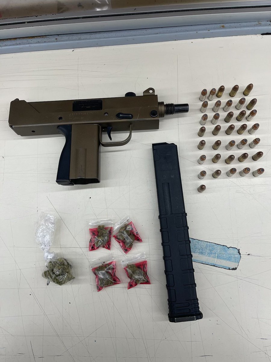DPDNWNPO's tweet image. Great job by our days #NWCRT!  Traffic stop lead to a drug and gun arrest.  Weapon free zone and drug free zone charges were also added.  Continuing  @DPDChiefGarcia weeding plan!   #KeepingDallasSafe @LtScogginsDPD