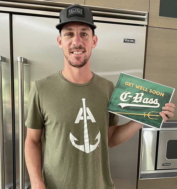 LastDiveBar's tweet photo. A couple weeks ago we asked fans to sign a virtual get well card for Chris. Well with over 1200 comments from all over the world it turned into a book! We wanted to thank everyone for taking the time to wish him well. The fans &amp; all involved definitely kicked ass for C-Bass!!!💛 https://t.co/fMeyJGMt9H