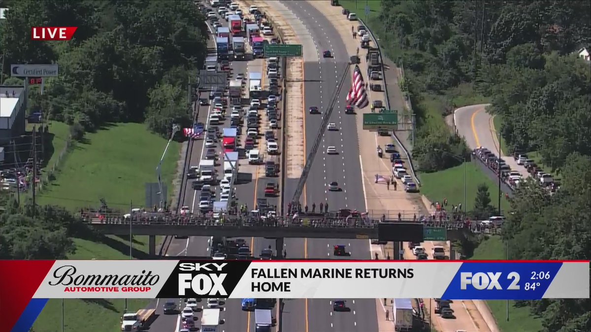 FOX2now's tweet photo. Overpasses and I-70 is lined with people to pay their respects to Lance Corporal Jared Schmitz. #STL #stlouis #marines #usa🇺🇸 https://t.co/tn0HRaEvsf