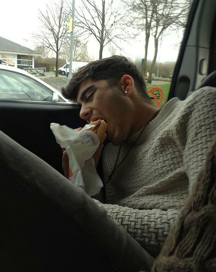 ziigilove's tweet photo. Avete presente il detto: "non c'è 2 senza 3"?
Ecco nel mio caso:"non ci sono 4 senza il quinto"
"non ci sono gli One Direction senza il quinto"
"non ci sono io senza loro" https://t.co/0bpBRBAHhZ