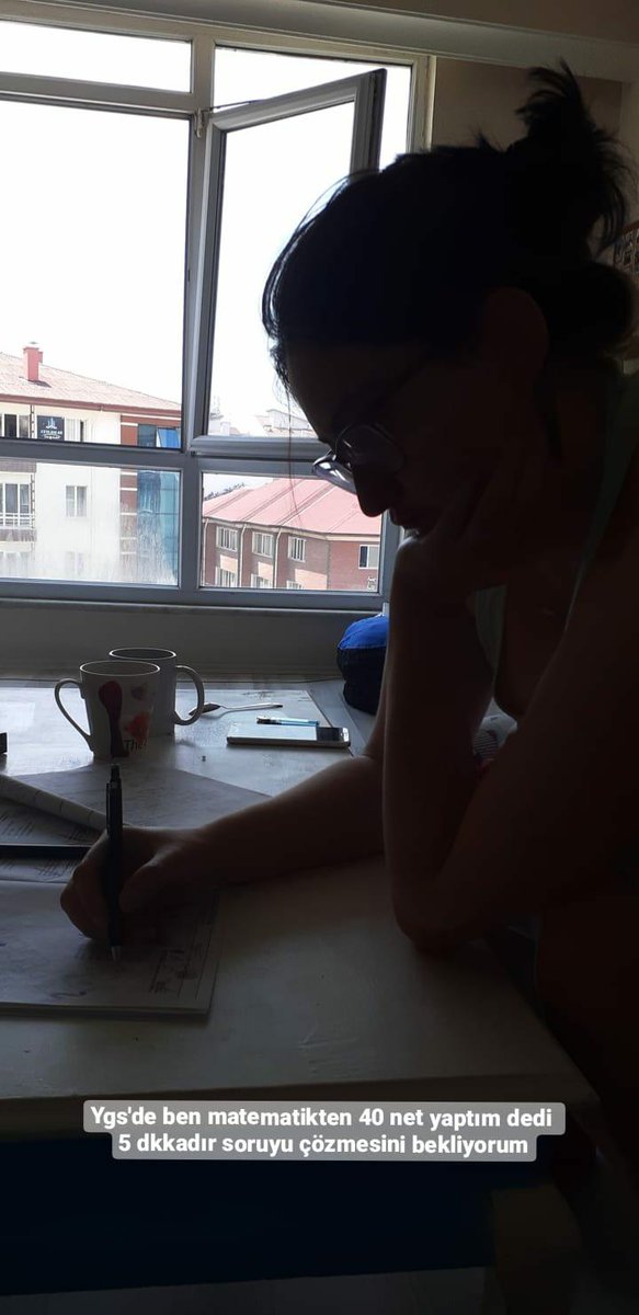 ÇOK TANIDIK <a href="/betullcakmakk/">Betül Çakmak</a>