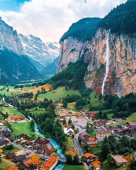 Famous Lauterbrunnen Valley with gorgeous waterfalls and Swiss Alps. Switzerland 🇨🇭❤️💙💚