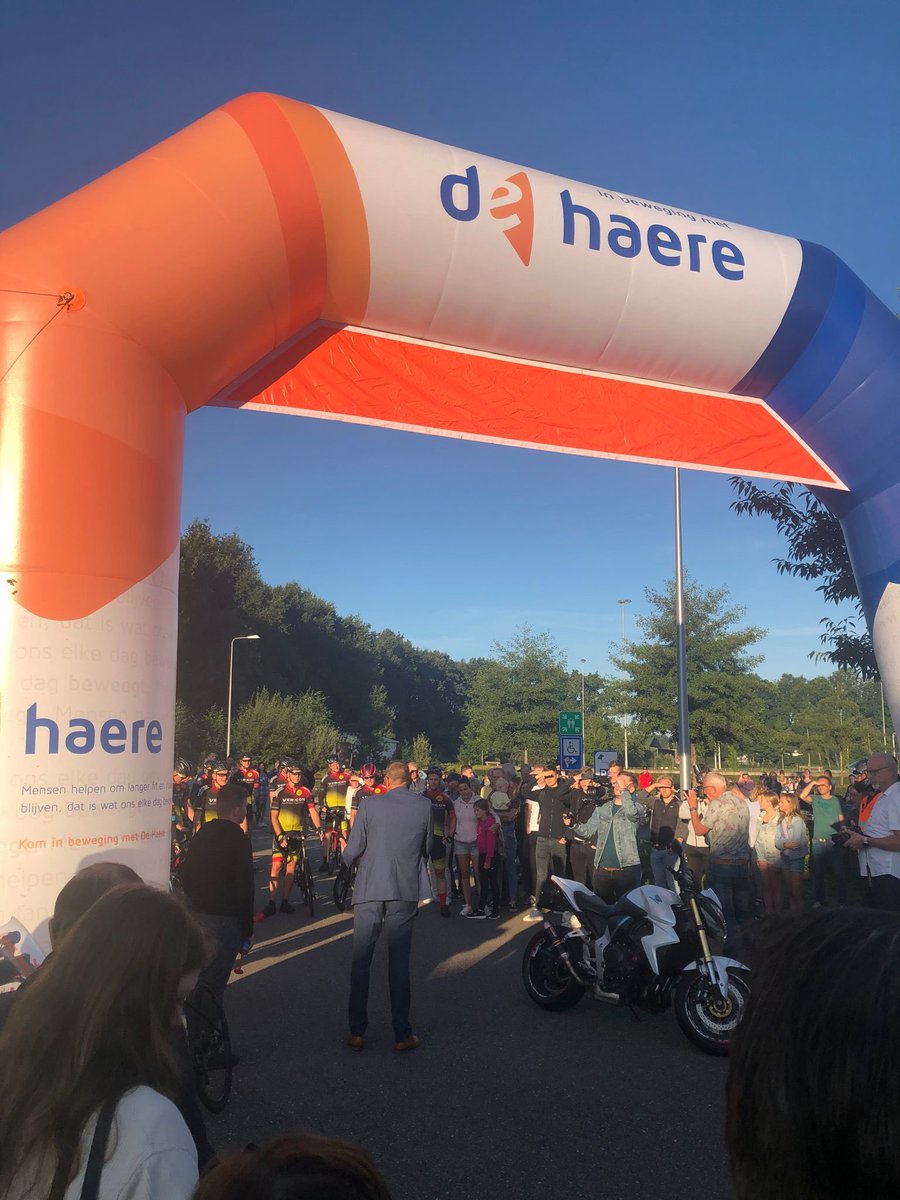 dehaere's tweet image. Ze zijn onderweg, samen met nog meer toppers zijn onze collega’s Henk, Bert en Carolijn vanmorgen vertrokken richting Alpe d'Huez. Tocht van Gewoon Doen: 1200 km fietsen met maar 1 doel geld inzamelen voor de strijd tegen kanker. We zijn super trots op jullie allemaal!! Succes!