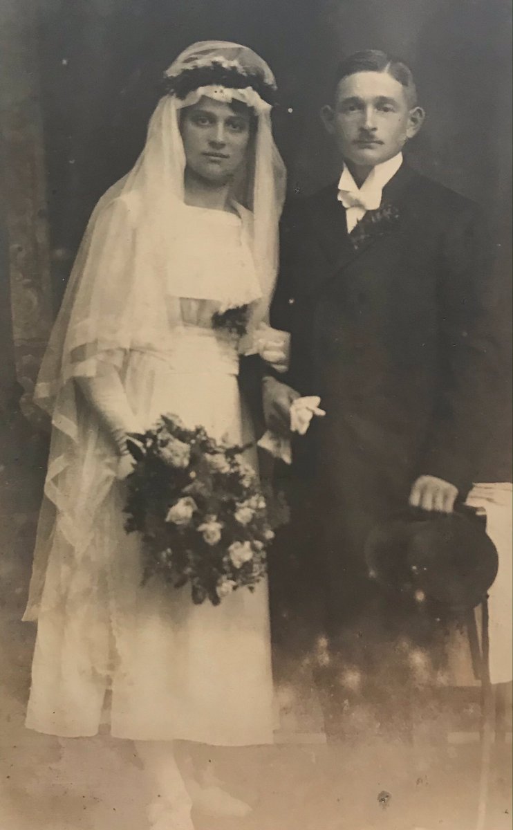 Love wedding images of this period. ⁠⁠
⁠⁠
#vintageweddingphoto⁠⁠