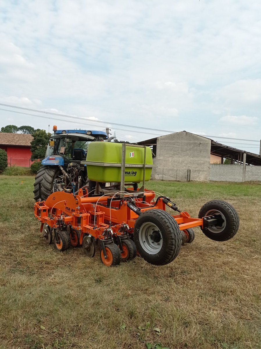 pestsurvey's tweet photo. #Popillia. Innovazione e sostenibilità. La nuova macchina per il controllo delle larve di #Popilliajaponica realizzata in #Lombardia nell'ambito del @progetto_gespo. 🚜🐛🚜🐛
#PlantHealth
#JapaneseBeetle https://t.co/q2M8NSlLmo