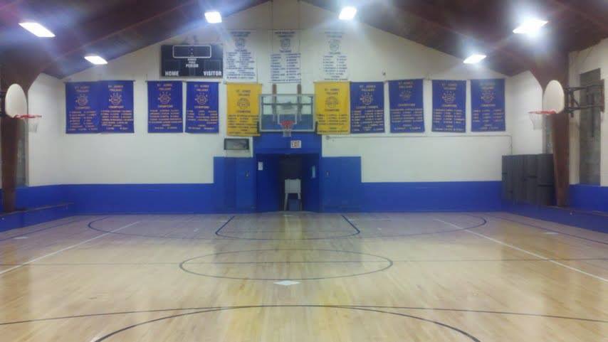 PondersHoop's tweet photo. Fidelity House is looking for 1 boys varsity basketball team for our Sunday HS League, starts this Sunday. No frills league, 11 games, Sundays between 12-5pm. DM for more info! League has been in existence for over 30 years! #playmorehoop https://t.co/IXGXLqIq67