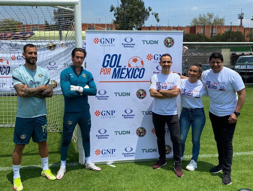 Cada gol, una beca!!! GRACIAS a <a href="/golpormexico/">Gol Por México</a> de <a href="/fundtelevisa/">Fundación Televisa</a> y <a href="/GNPSeguros/">GNP Seguros</a> ⚽️<a href="/OscarFcoFabela1/">Óscar Fco Jiménez</a> #EmanuelAguilera, <a href="/adelarosa/">Alex de la Rosa</a> y <a href="/elzarcaguilar/">Carlos A Aguilar C.</a> 👏🏼👏🏼👏🏼
