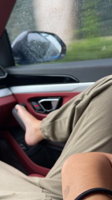 If her leg up like this all the type in the car she got good 🐱 https://t.co/ejoz66kW0C<a href="/tag/complicado"class="tags"><span>#complicado</span></a>