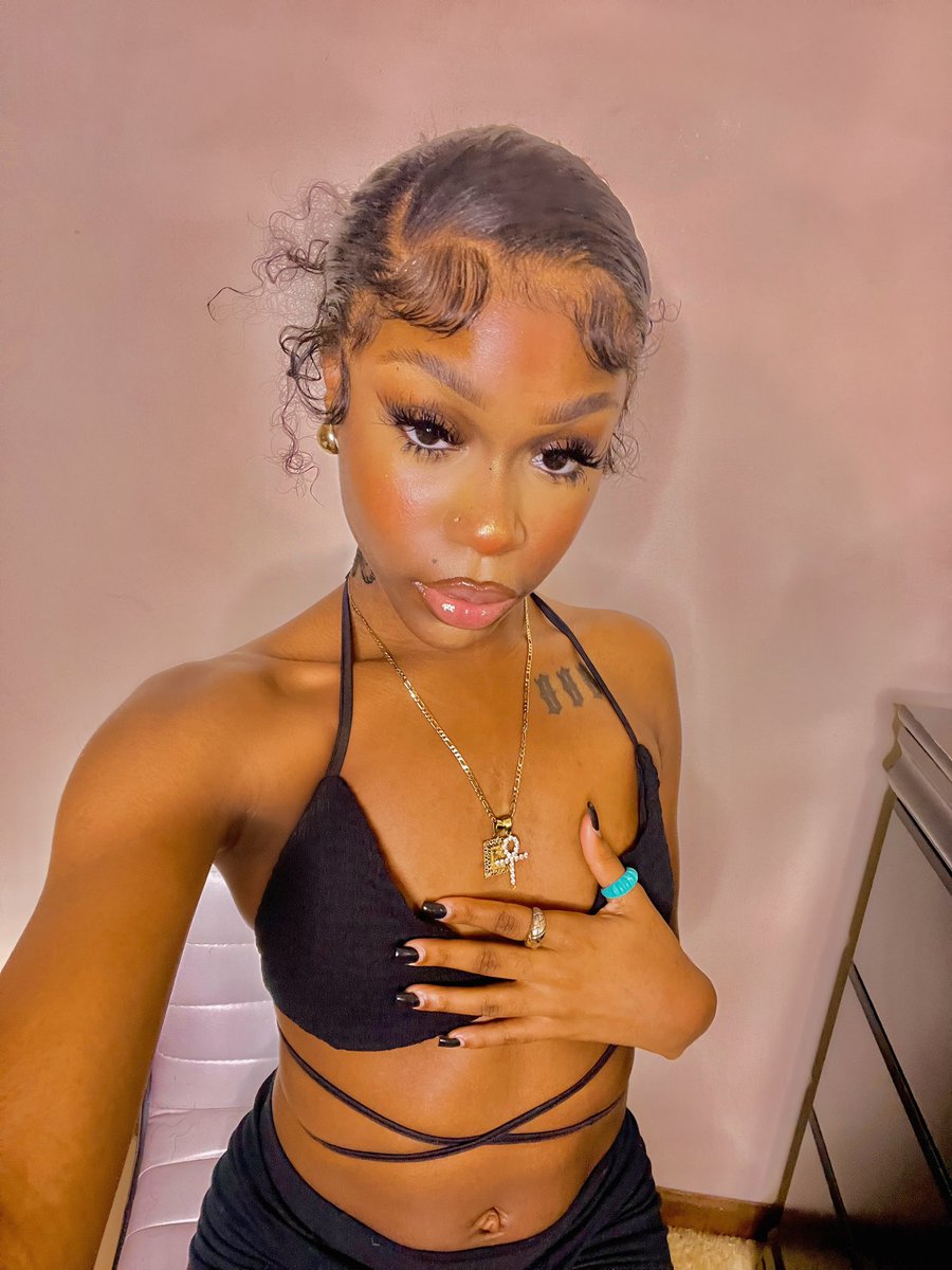 kamanijeann's tweet photo. 2 sexy for this 🌎 https://t.co/dnk49mXZ80