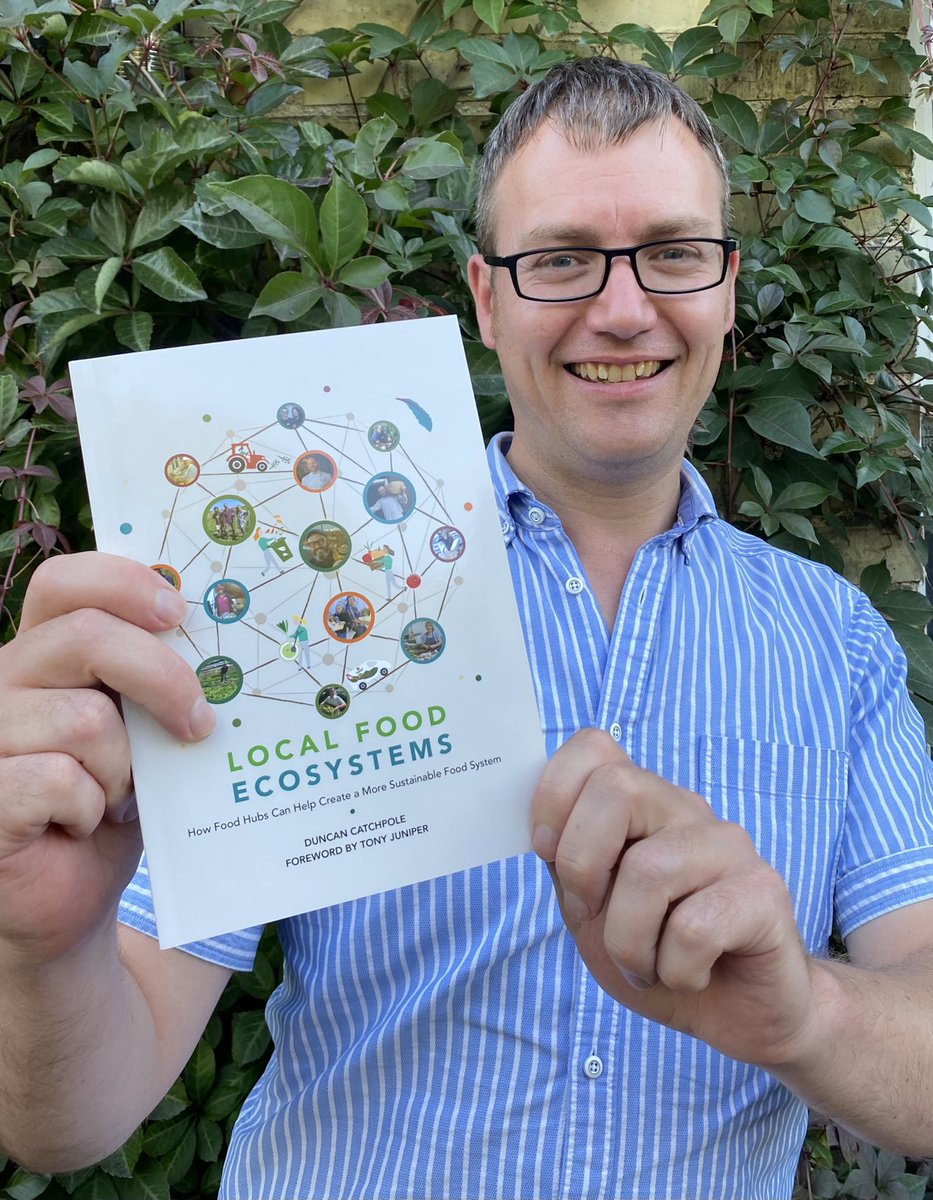Lovely surprise visit from my old friend Duncan Catchpole, bearing a gift of his new book Local Food Ecosystems. ♥️ <a href="/camorganic/">Cambridge Organic</a> @FoodCambridge  <a href="/FoodCycleCamb/">FoodCycle Cambridge</a> o yes … there will be many more conversations 😍♥️ <a href="/Tomstukeley/">Tom Sanderson</a> #COSMICvice