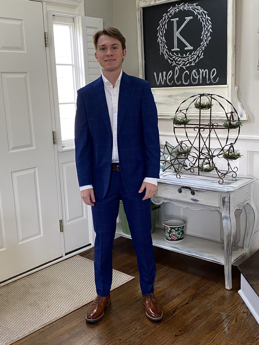 Boarding flight home to Baltimore.  Leaving this handsome dude at DU to start his college career.  <a href="/UofDenver/">University of Denver</a> #oneproudmomma #iamflyingheissoaring