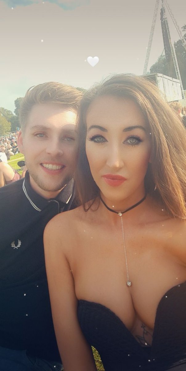 Amzyee_x's tweet photo. @thebottlemen Missed you, me at six and catfish because my boyfriendall of a sudden collapsed, spent 6 hours in the hospital tent, 4.5 hours from home and nursed him for days after. He was devastated he missed it all 😔. Managed to get one photo before I nearly lost him 😢 💔 https://t.co/Fs1QkqrskV