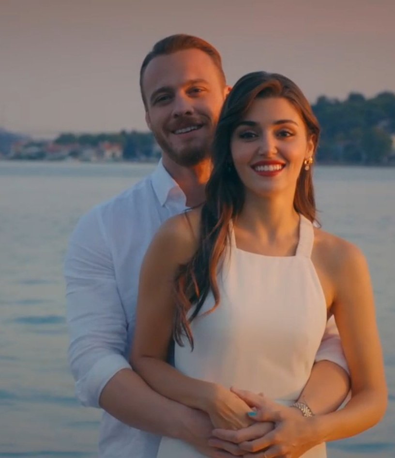 "Hande, arkadaşlar, başka bir iş kabul edecekti, ve Kerem bunu gördü "wait a minute" dedi, mümkün değil"
"ama sen arayıp bana ne dedin?"
"ne dedim?"
“bana bunu yapmayacaksın değil mi? bir yola beraber çıktık, bu yolda beraber varız"
together ömür boyunca ❤️