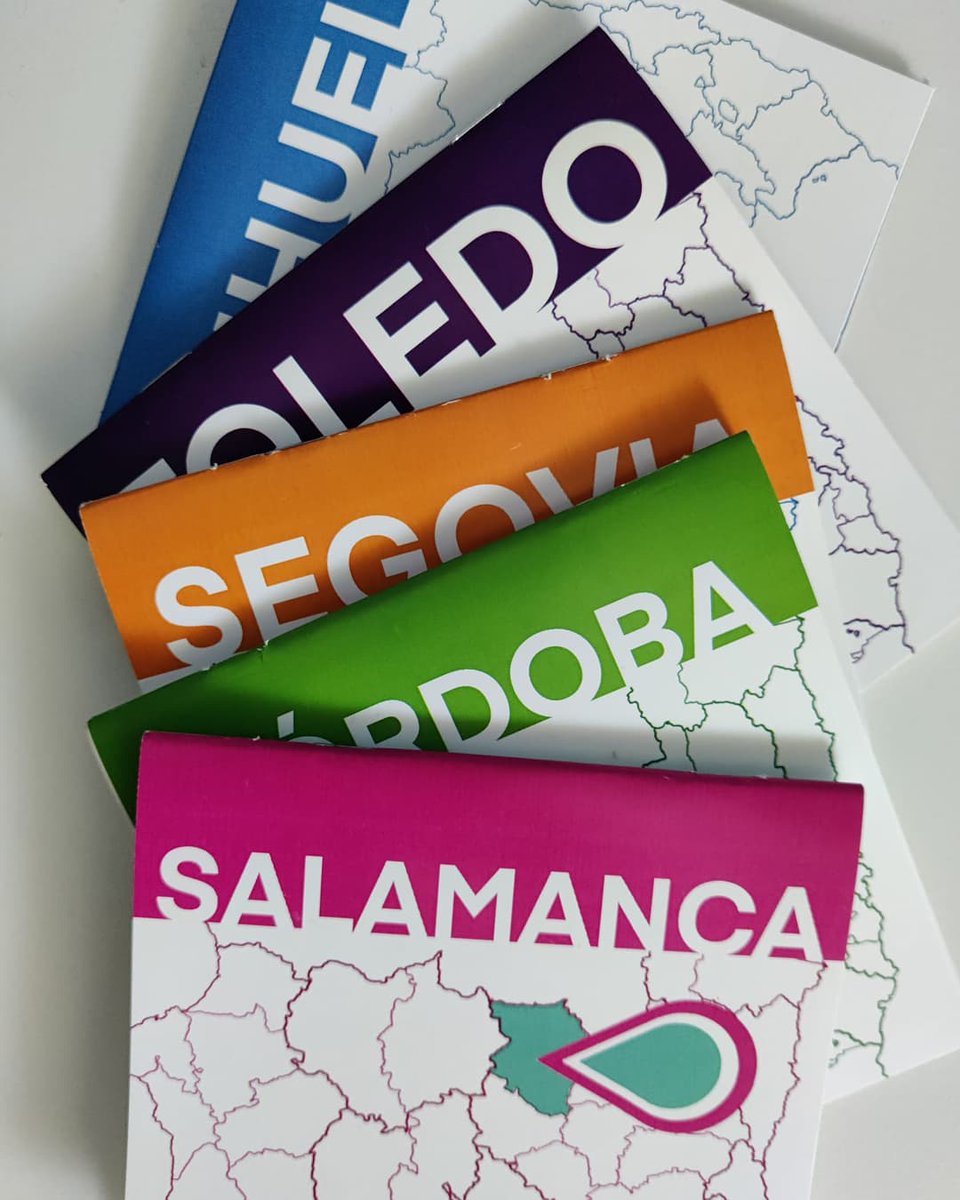 _CLWFX's tweet image. He diseñado estos álbumes maravillosos organizandolos por los sitios en los  que hemos estado 🥰