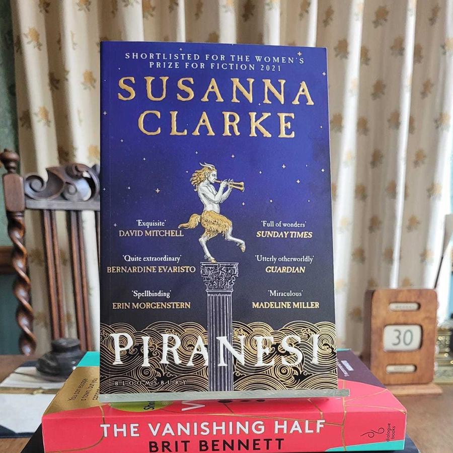 Congratulations to Susanna Clarke and her win with #Piranesi! #WomensPrize2021 

Haven’t read it yet? 
Pop in to buy from the shop, call us on 01223 463200 or order online at blackwells.co.uk/bookshop/produ…

#realbookshops