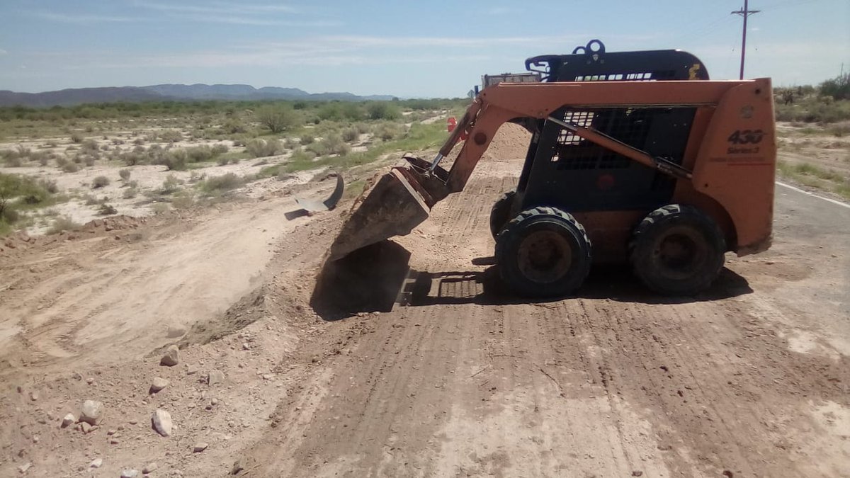 La Junta de Caminos del Estado de Sonora a través de su Residencia de obras de Caborca está en proceso de terminación del relleno compactado en alcantarilla en el camino Sonoyta – El Plomo, con lo que se evitará inundaciones en este tramo carretero.