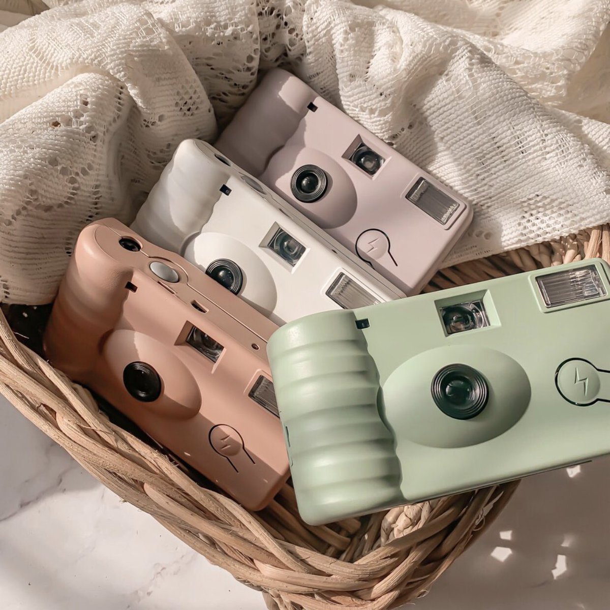 asdfhghjkl000's tweet photo. Take you next pic from these cute film cam 🎞

Shop link: https://t.co/fPvpkpNMO7

#film #filmphotography #filmisnotdead #filmcamera #camera 

📷benandbart https://t.co/YnmlYqyvDY