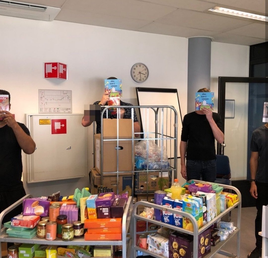 MPeters50's tweet photo. dat gedetineerden kunnen bestellen bij de plaatselijke supermarkt.
#detentie #inmade https://t.co/PyQwYuf9hw