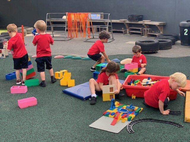 EarlsfieldSch's tweet image. Getting these bright futures off to a creative start… 🎨 📖 🚙 🌳 Reception have enjoyed exploring the resources in their first few days of ‘big school’ #eyfs #playandlearning #newterm #brightthinkersbrightfutures 💫