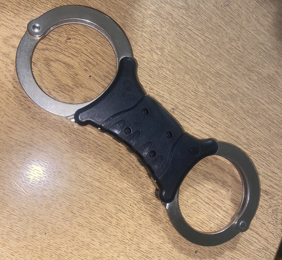 SmithswoodWMP's tweet photo. ๐จARREST๐จ
Tonight officers have arrested an individual for assault x 2, assault PC and attempt criminal damage ๐๐ฎโโ๏ธ
Completely unacceptable โ
#OffToTheCells https://t.co/SXhLHBg2kQ