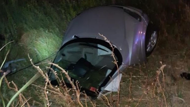 Chocaron, nadie los rescató y murieron tras pasar tres días atrapados en el auto >> eldoce.tv/mundo/chocaron…