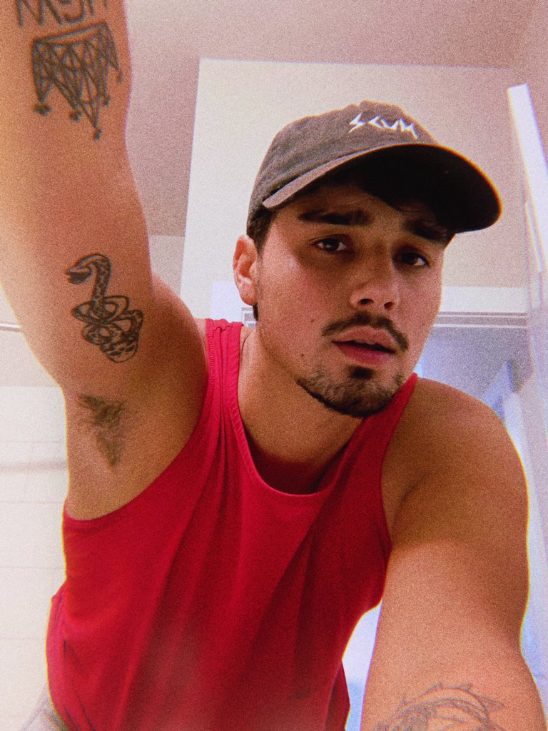 mitchoo_oo's tweet image. hey babes