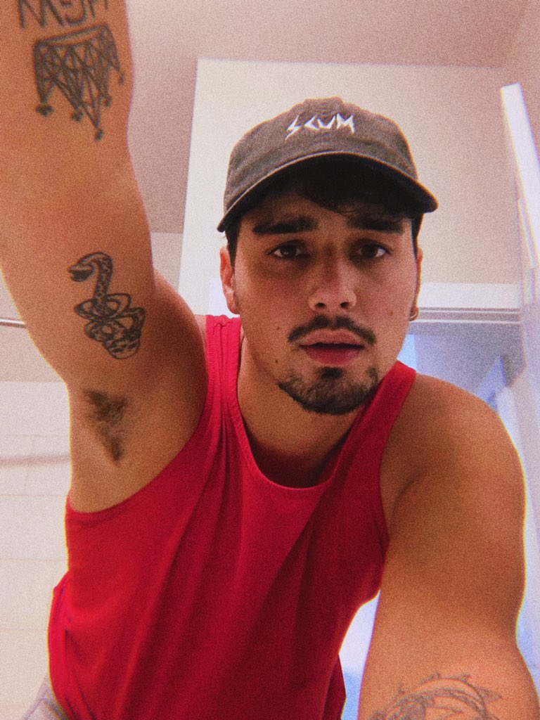 mitchoo_oo's tweet image. hey babes