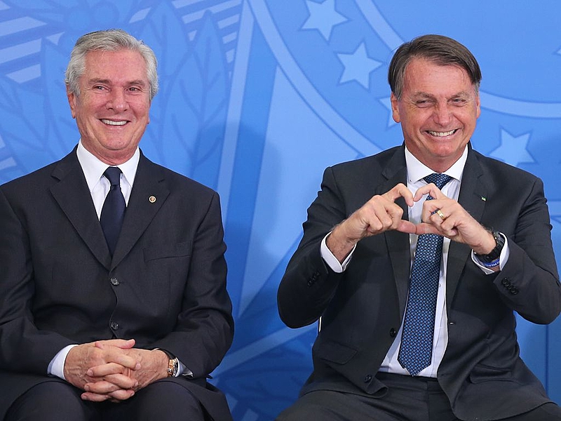 Danilo2022_br's tweet photo. @NandoGouveia38 @MBLivre O de não estar do lado de um presidente que melou a lava-toga.

Que limitou delação premiada.

Que sancionou a emenda de Marcelo Freixo.

Que indicou Kassio Nunes p/ STF.

Que indicou um PGR petista.

E que anda em más companhias: https://t.co/CLPqInPGbC