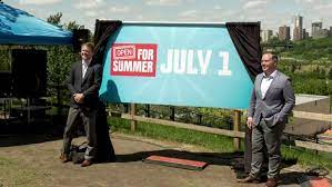 MerlinofCanada's tweet photo. Daily #COVID19 active case numbers in #Albarta have now risen for 56 days in a row. On July 1st when #Kenney declared Alberta #OpenForSummer the active case count was 892 as of yesterday it is now 15,618 that is an increase of 1650%. Yet they still do almost nothing to stop it. https://t.co/2FuHChXF0i