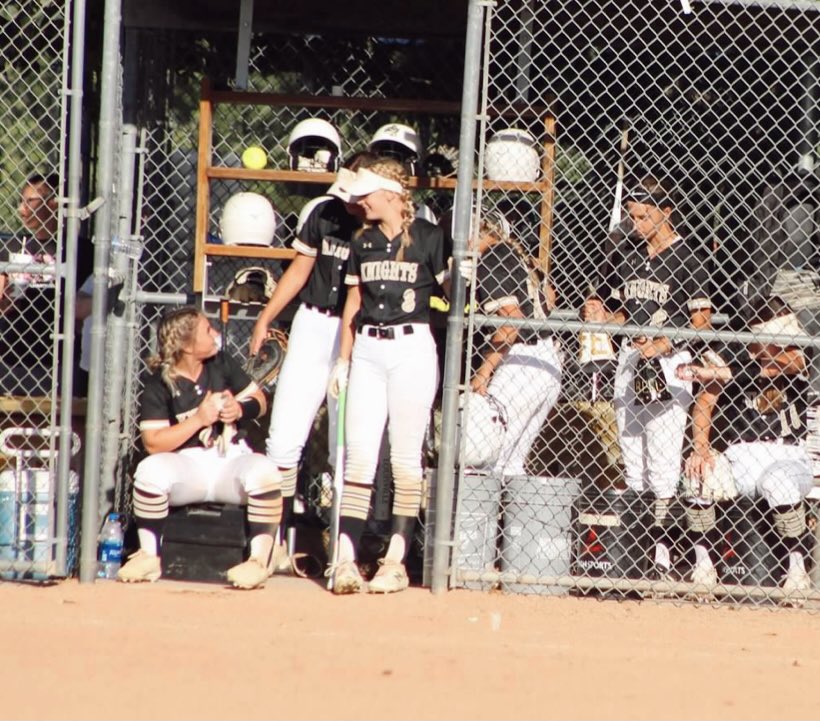 Last night was one of those nights you won’t forget! So thankful for everyone around me (especially my senior girls) and can’t wait for the season ahead of us!!💛🖤 @lseknightssbv #KP #EOC