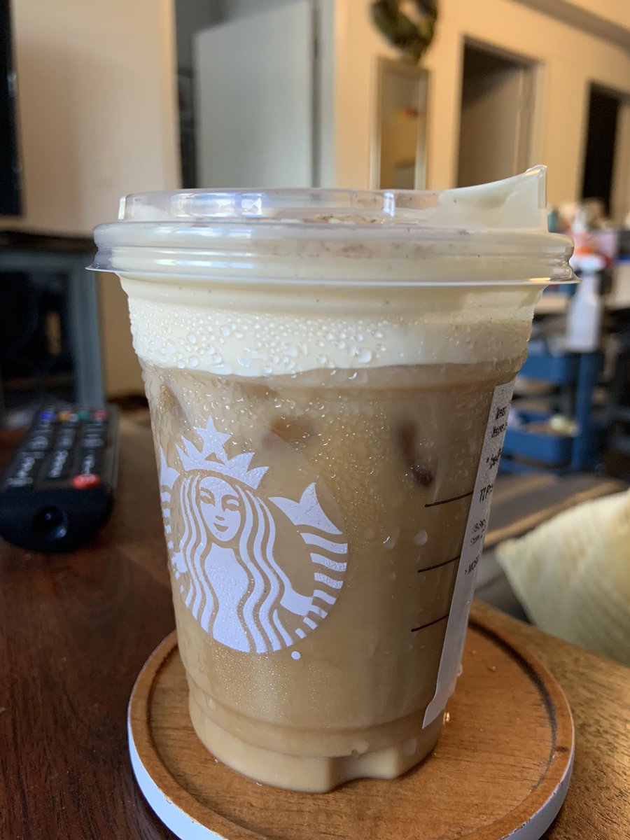 bethito's tweet image. I know I’m not the only one that gets a painful static shock on the first sip from these @Starbucks lids. 😵😵‍💫 what’s the secret to prevent it?