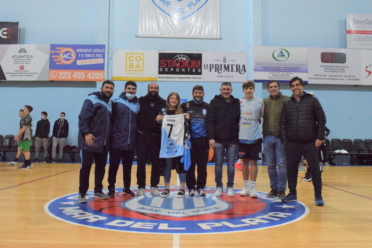 Club A. Unión (MdP) (@clubunionmdp) on Twitter photo #Soyde9y14 Del Quincho al Mundo! En la previa al juego de Liga Junior, recibimos a <a href="/juanibarrio1/">juanibarrio</a> tras la clasificación al Mundial con la Selección Argentina. La jugadora volvió a la cancha donde dio los primeros piques con la naranja.
FELICITACIONES JUANI!
ORGULLO UNIONISTA! #Soyde9y14 Del Quincho al Mundo! En la previa al juego de Liga Junior, recibimos a <a href="/juanibarrio1/">juanibarrio</a> tras la clasificación al Mundial con la Selección Argentina. La jugadora volvió a la cancha donde dio los primeros piques con la naranja.
FELICITACIONES JUANI!
ORGULLO UNIONISTA!