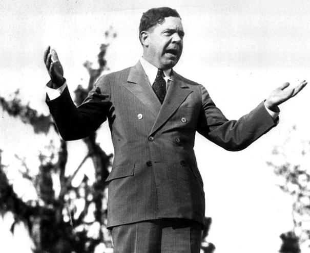 maxfield_munson's tweet photo. #TodayInHistory 1935
Sen Huey Long is shot dead in #BatonRouge during his Presidential campaign. Though his unlikely assassin has been officially identified, what really happened in the #Louisiana Capitol remains a mystery.

#truecrime #conspiracytheories #onthisday #otd #history https://t.co/47Reo90QFj