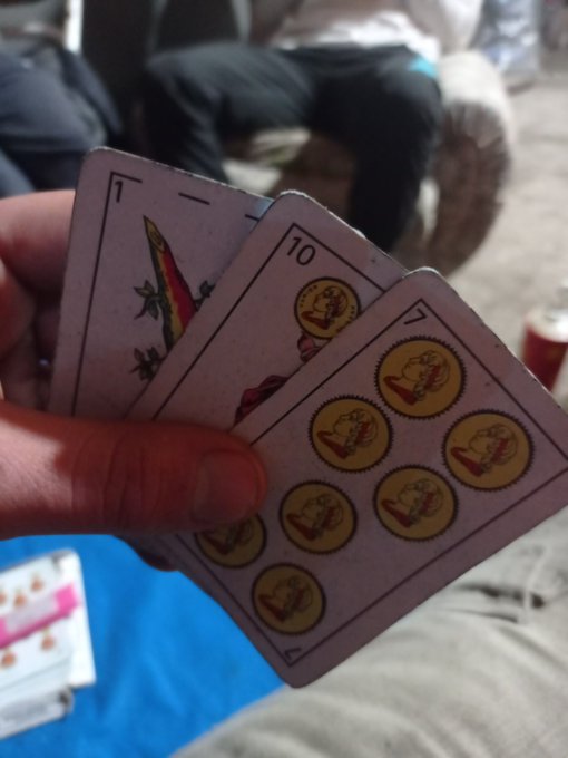 Con amigos https://t.co/CX9W0COZ2p<a href="/tag/netflix"class="tags"><span>#netflix</span></a><a href="/tag/snacks"class="tags"><span>#snacks</span></a><a href="/tag/porrito"class="tags"><span>#porrito</span></a>