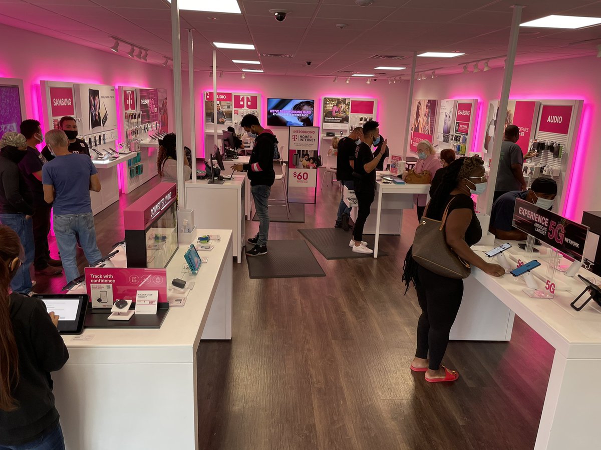 Super busy in Slidell LA!! Thankful for support from Director Mr. Dustin!! With his sleeves rolled up and his hands in the mix supporting our customers after the hurricane <a href="/DGurosky/">D GUROSKY</a> @Riekeberg205 <a href="/123frankieg/">Frankie G</a>