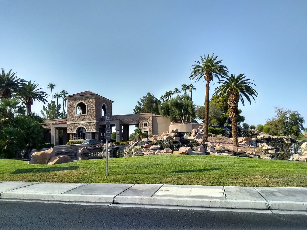 Bye, bye grass. @CanyonGateCC #SpringValley @ClarkCountyNV @SNWA_H2O @lvvwd