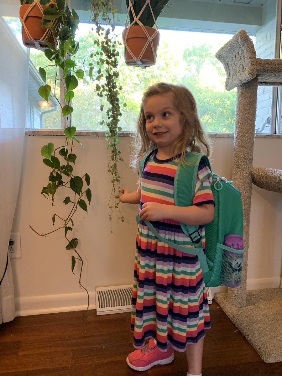 cat0gray's tweet image. Kin’s first day of preschool 🥺💛