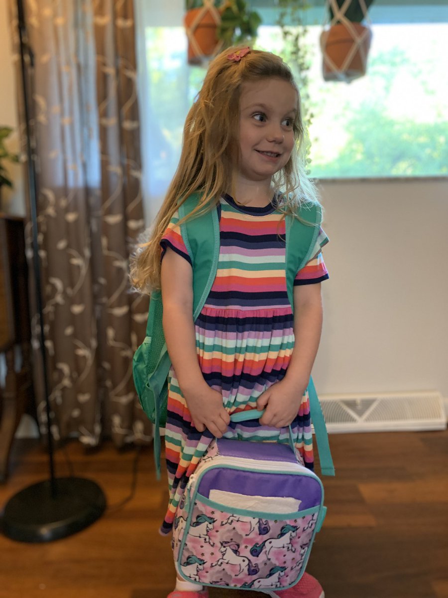 cat0gray's tweet image. Kin’s first day of preschool 🥺💛