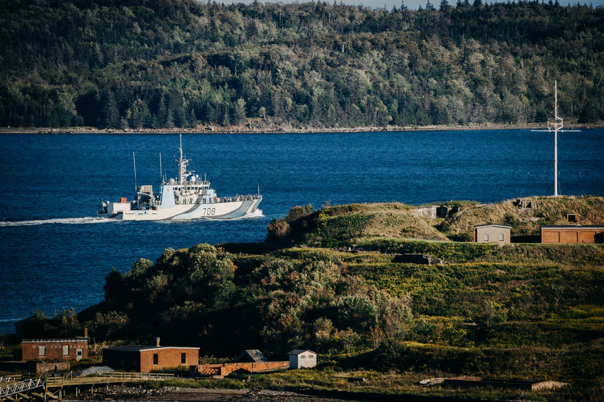 HMCS Moncton MM 708, sails past Georges Island along with other ships heading for #CUTLASSFURY21 

#RCNavy #HMCSMoncton #Halifax #NovaScotia @MonctonCO @RoyalCanNavy @RCN_MARLANT